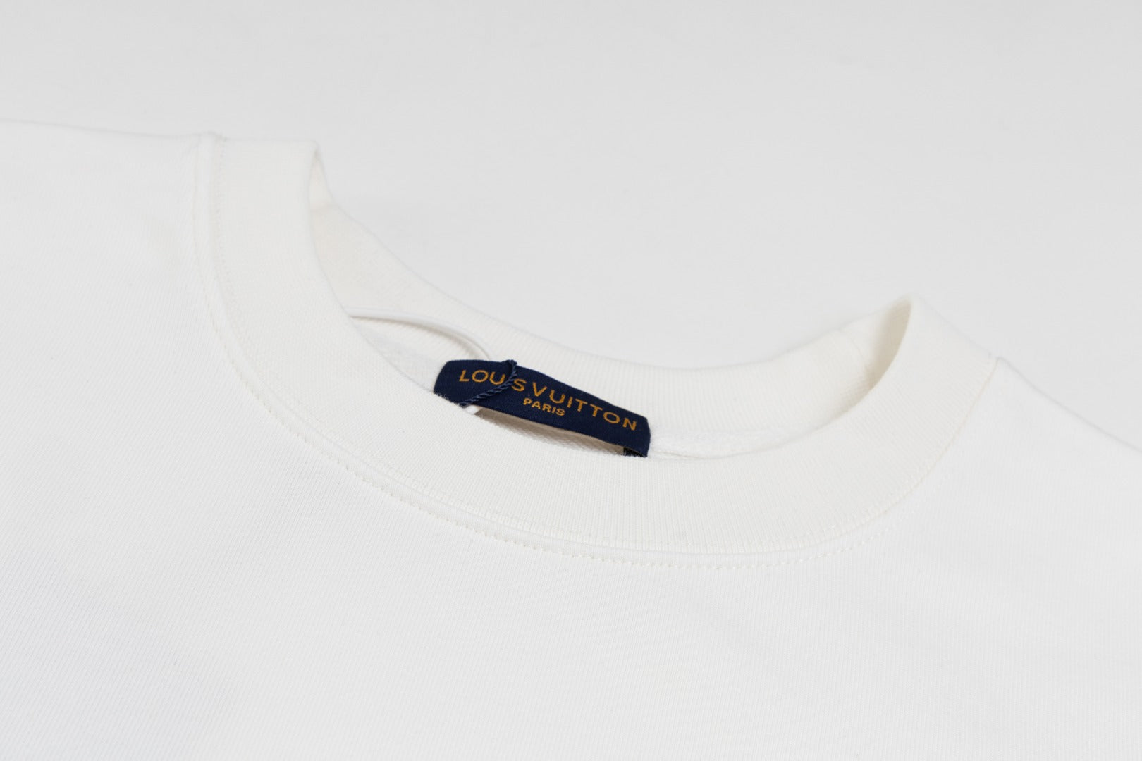 Classic logo necklace sweatshirt