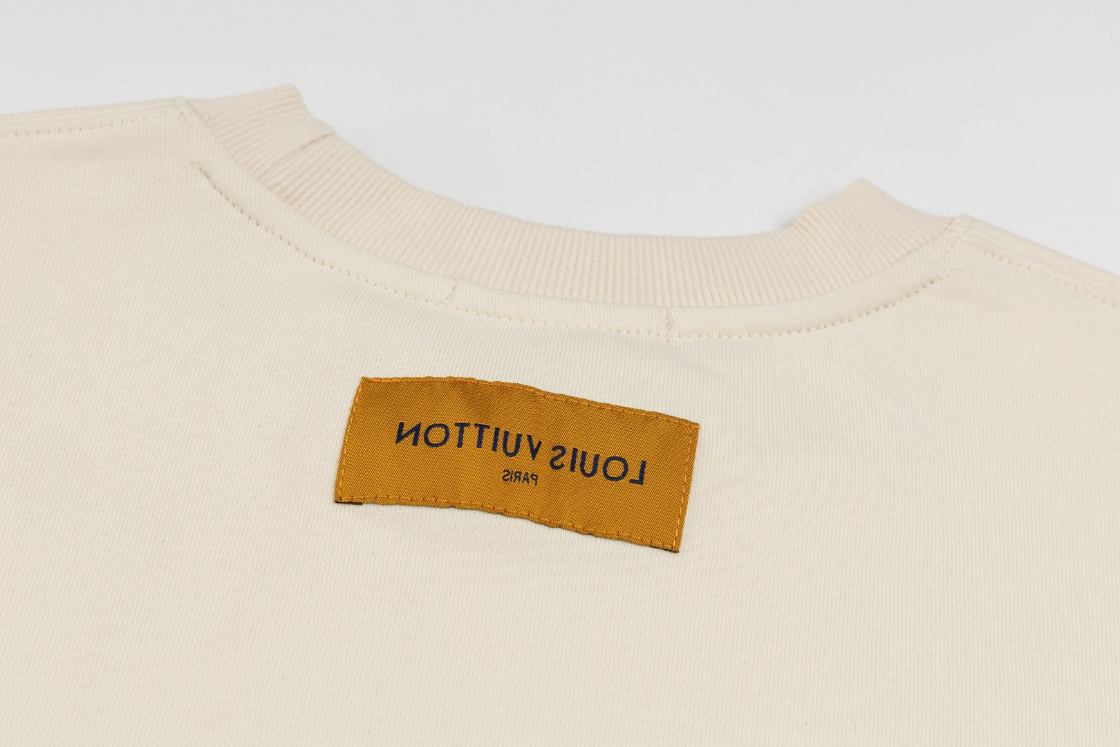 Classic logo necklace sweatshirt