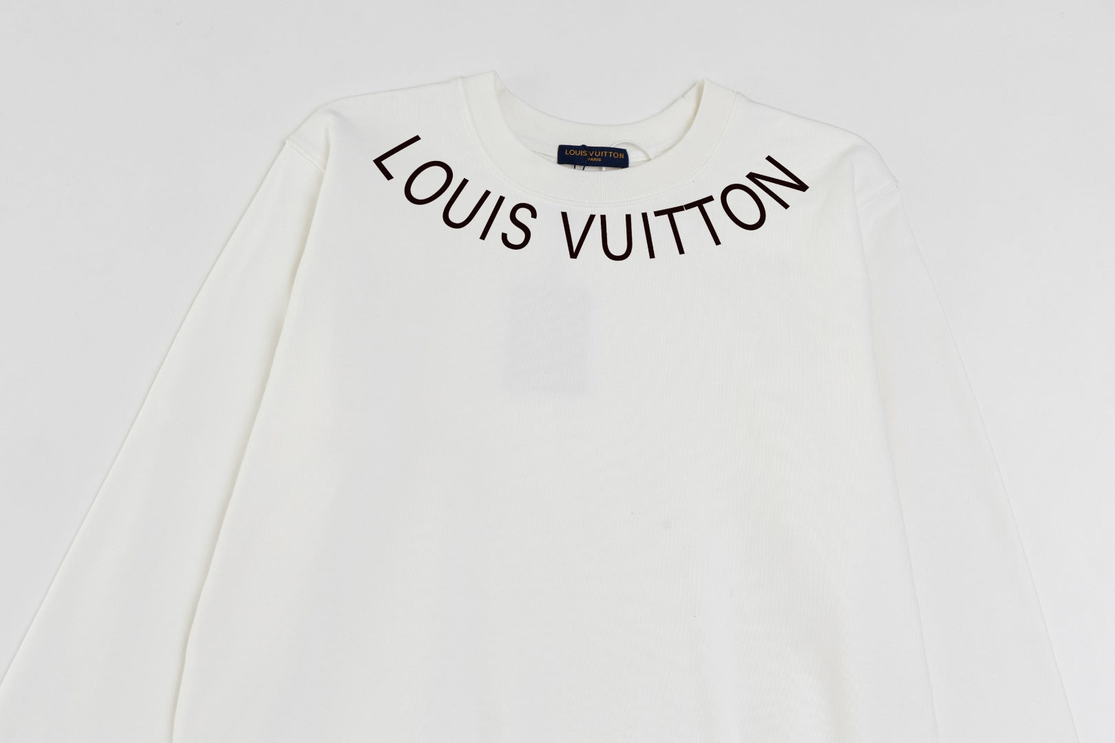 Classic logo necklace sweatshirt