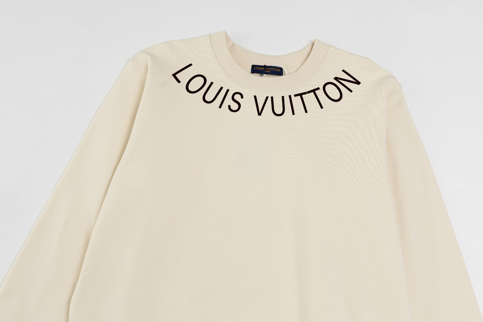 Classic logo necklace sweatshirt