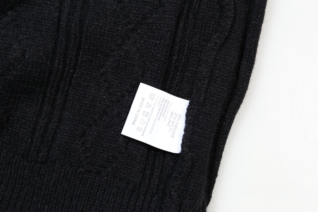 L's striped striped V-neck sweater sweatshirt