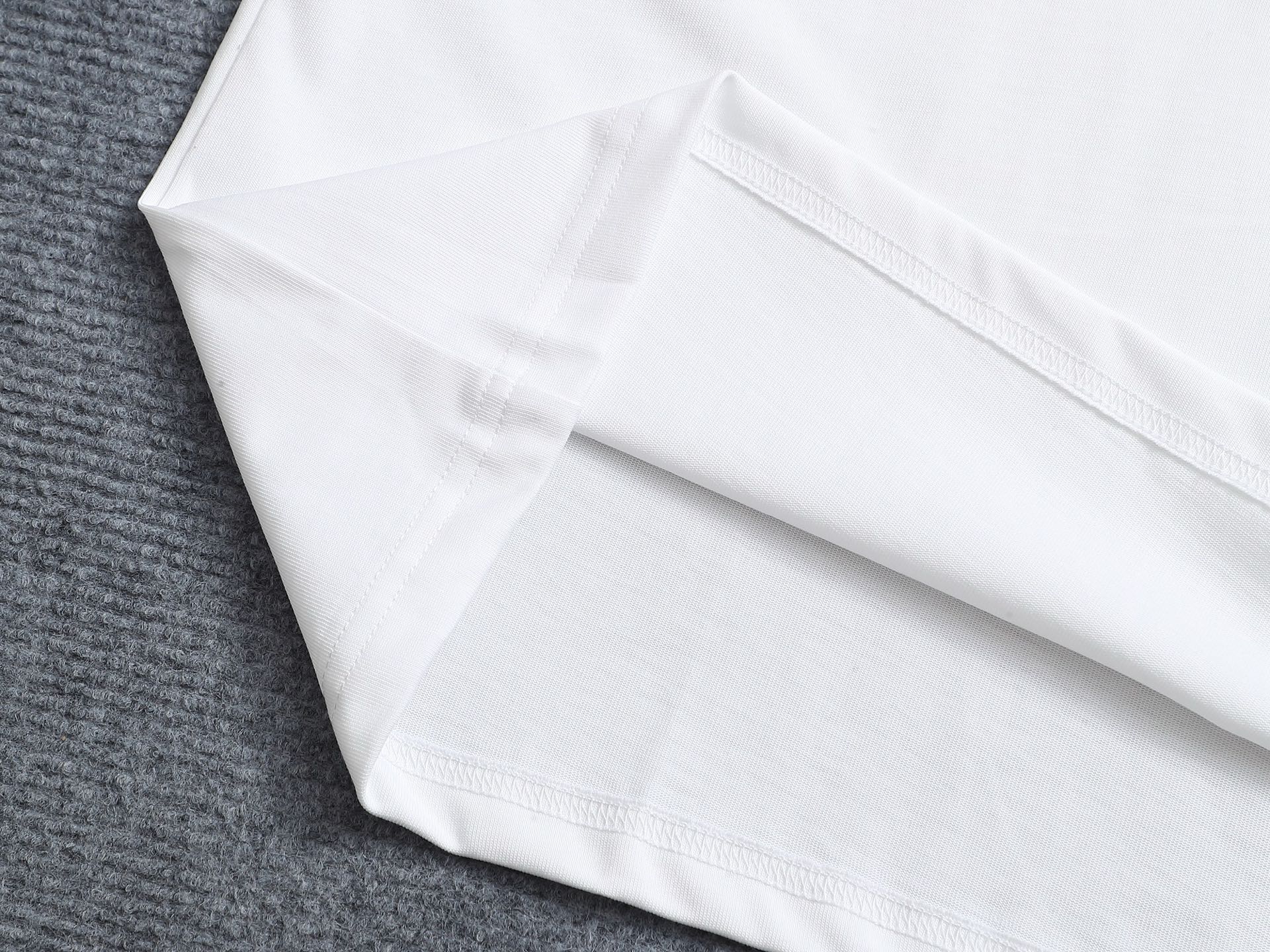 Bu's 2025 latest and top-level grid spliced embroidery T-shirt