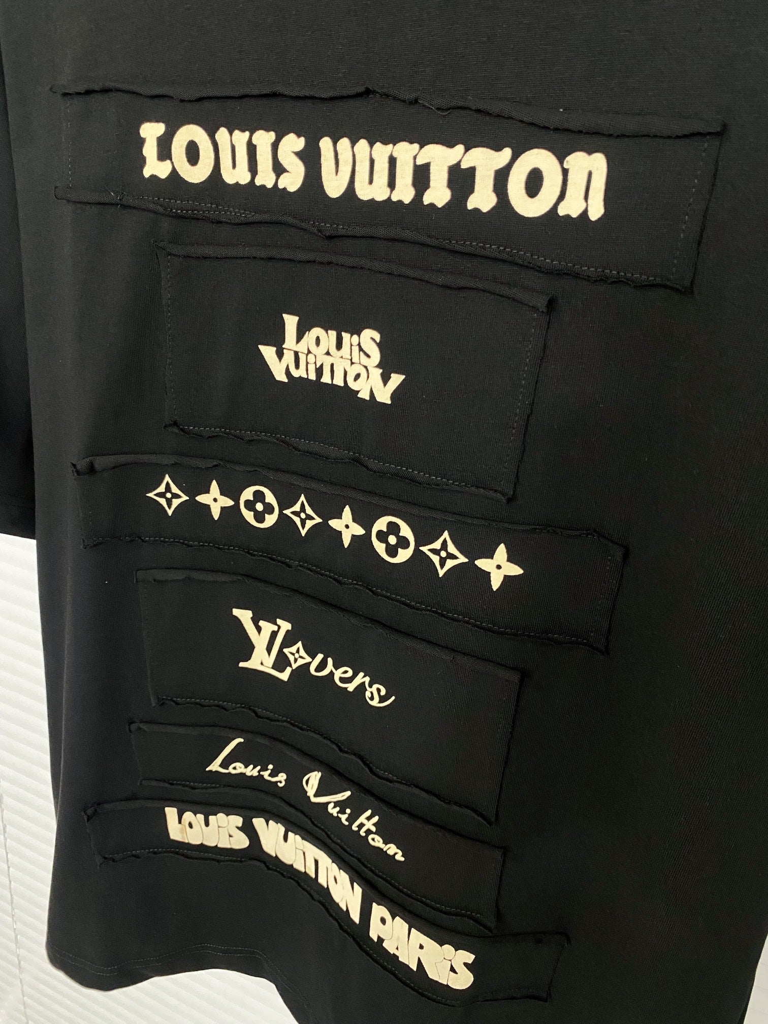 L's Printed T-shirt with cloth logo