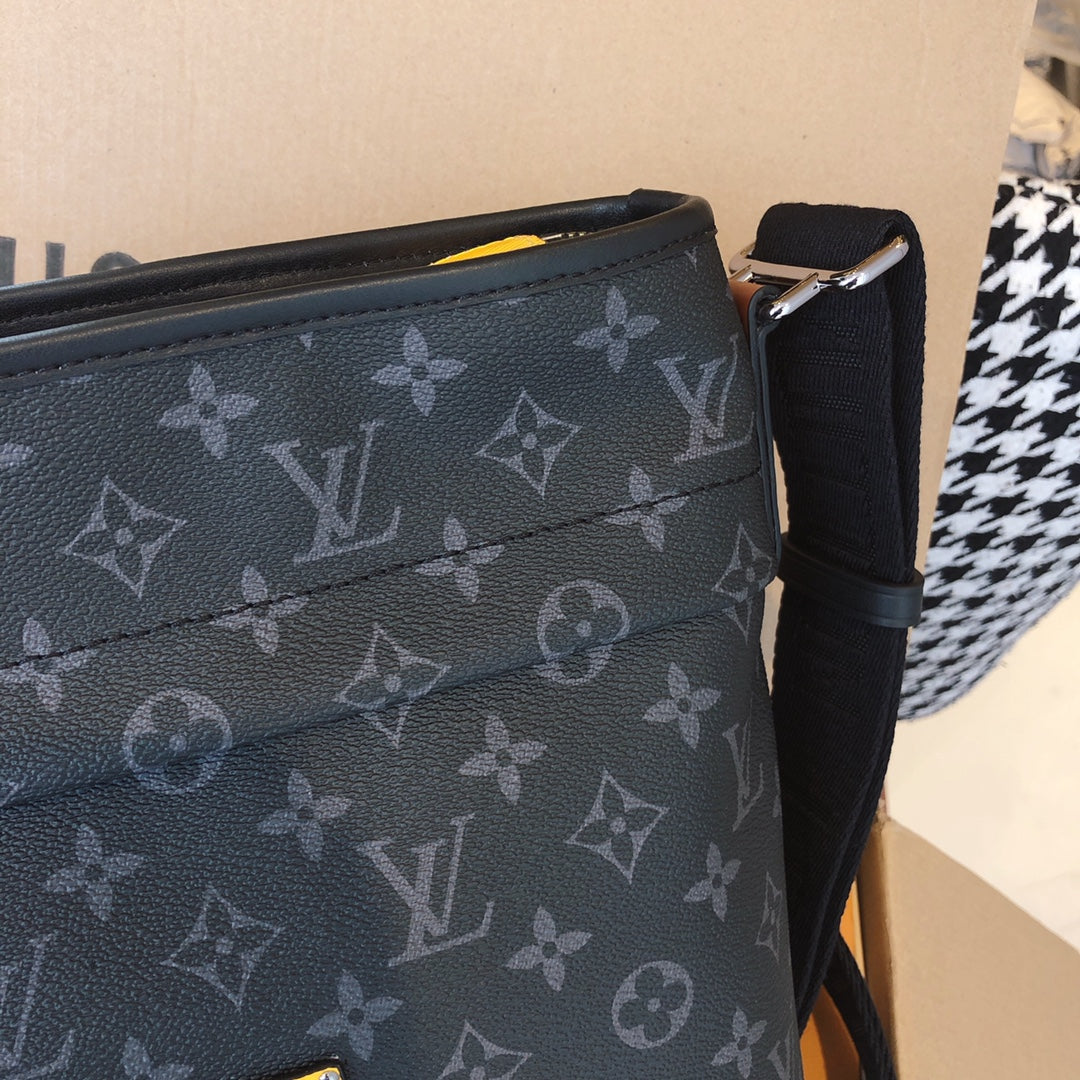 L's Crossbody Bag 0044